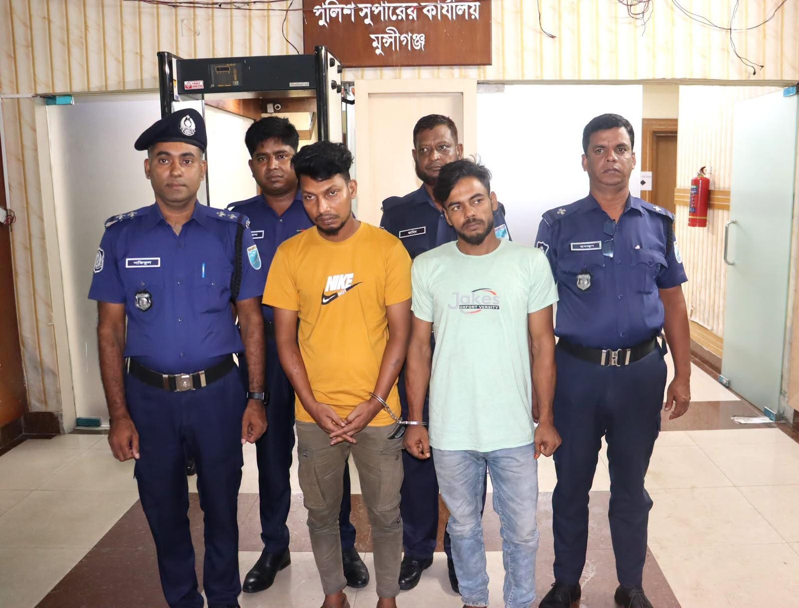 মুন্সীগঞ্জে ডাকাতির ২৪ ঘণ্টার মধ্যেই ১১ হাজার ৭৪৪ লিটার সয়াবিন তেল উদ্ধার, গ্রেপ্তার ২